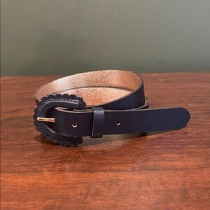 Boden Navy Leather Belt with Scalloped Buckle